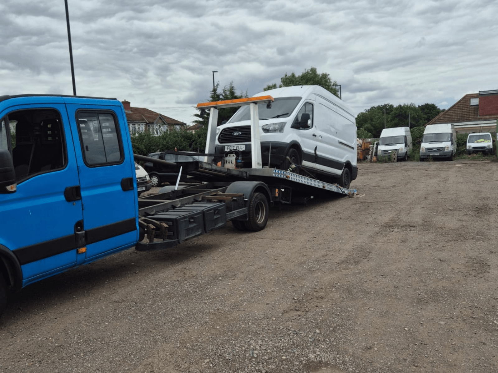 Tow truck in Uxbridge providing 24 hour breakdown recovery near A40